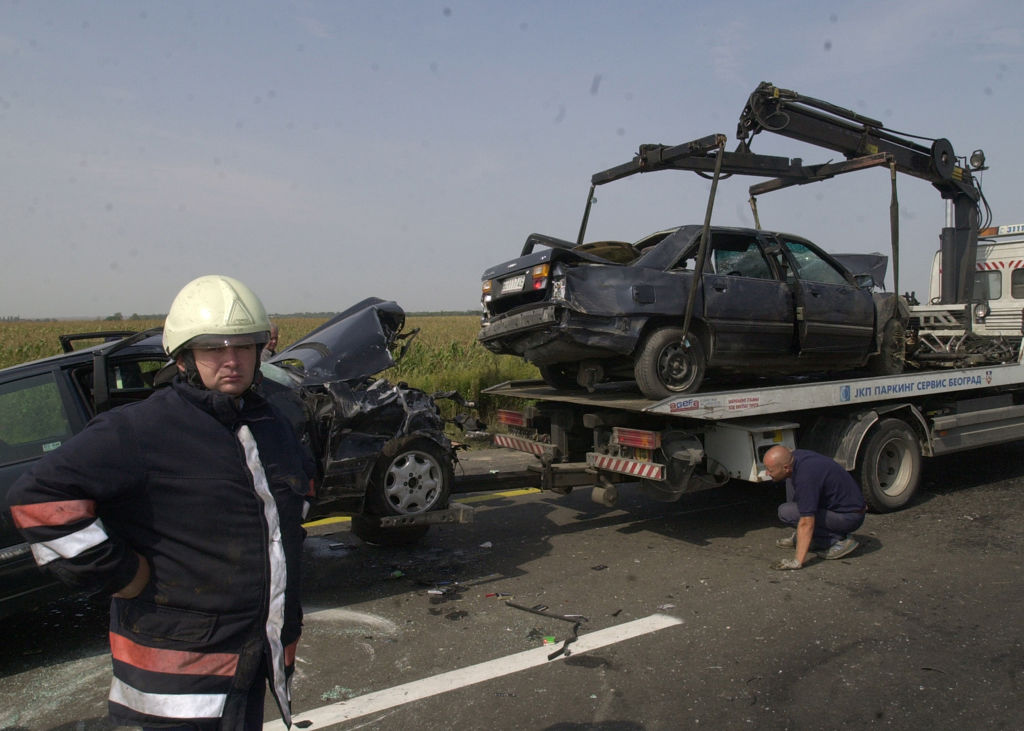 Kolóna automobilov s členmi delegácie predsedu...