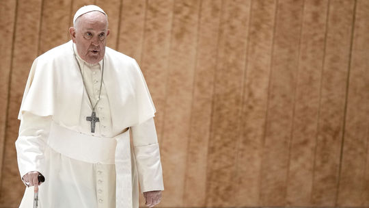 Pápež má „tak trochu zápal priedušiek