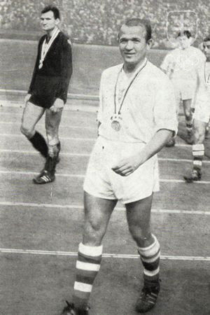 Anton Urban so striebornou olympijskou medailou...