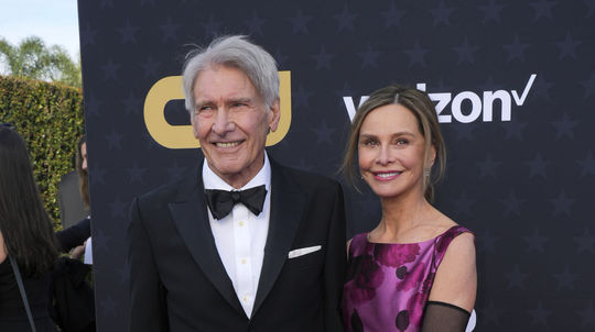 Harrison Ford a  Calista Flockhart (v šatách...