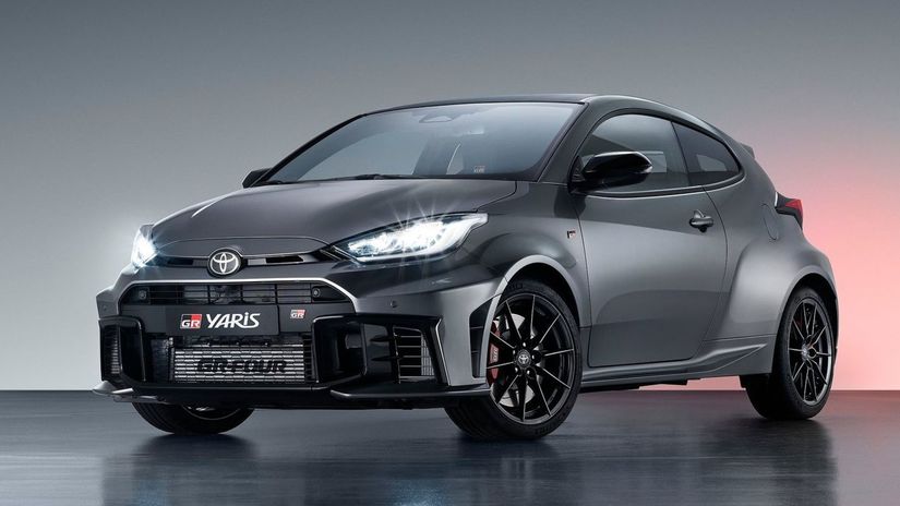 Ostrý GR Yaris má prepracovanú masku a nárazník...
