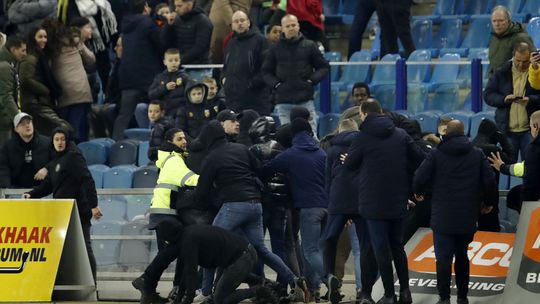 Škandál v Holandsku, Hancko v centre chaosu. Nespokojní fanúšikovia vtrhli na ihrisko