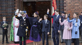 Dánsky kráľ Frederik X., kráľovná Mary, princ Vincent, korunný princ Christian, princezná Isabella a princezná Josephine