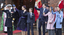 Dánsky kráľ Frederik X., kráľovná Mary, princ Vincent, korunný princ Christian, princezná Isabella