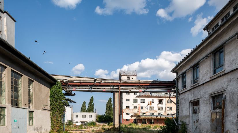 Opustený a chátrajúci areál Palmy.