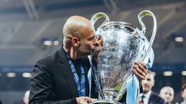 ISTANBUL - Manchester City FC coach Pep Guardiola kisses the UEFA Champions League trophy, Coupe des clubs Champions Europeans during the UEFA Champions League Final between Manchester City FC and FC