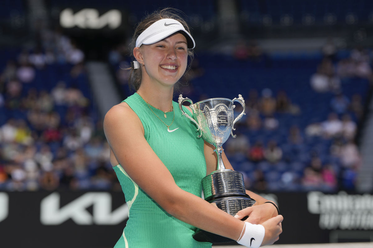 Renáta Jamrichová s víťaznou trofejou.