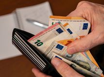 Žmýkanie slovenských zamestnancov