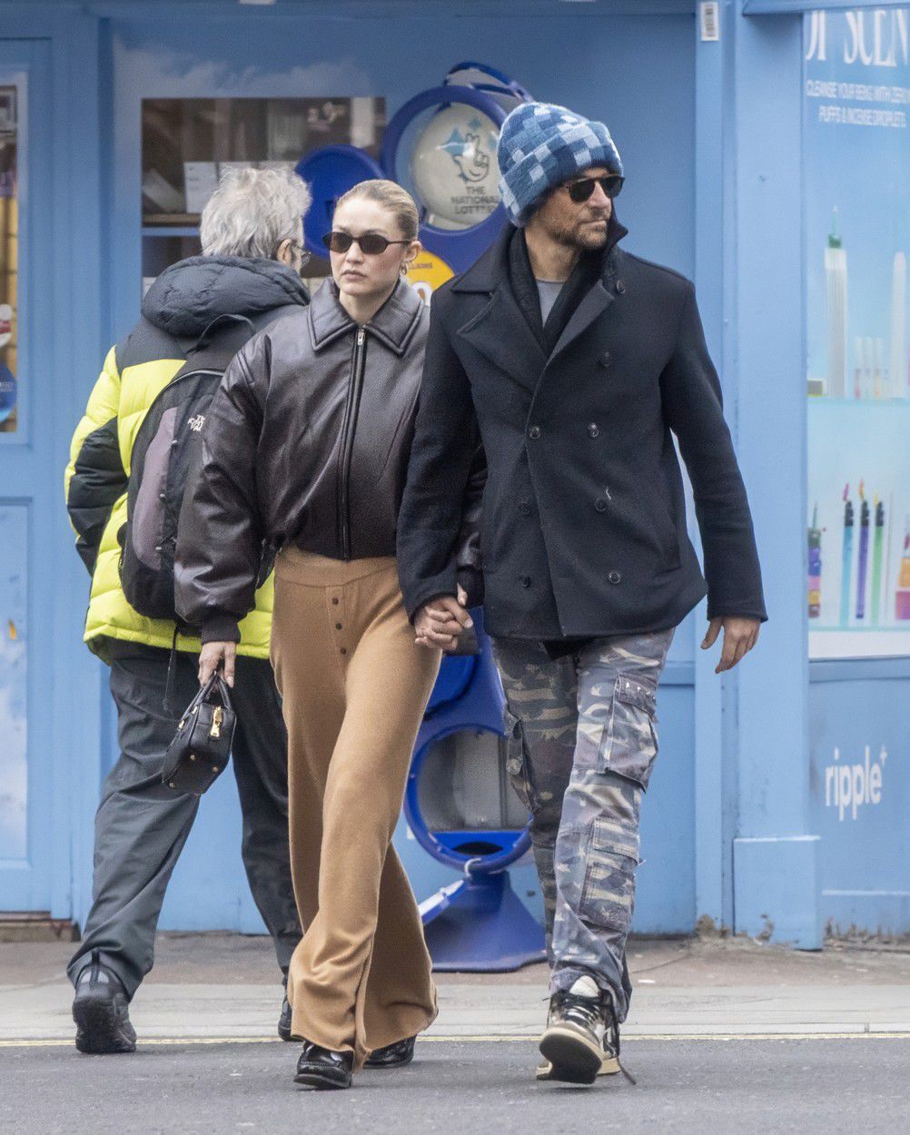 Herec Bradley Cooper a modelka Gigi Hadid na...
