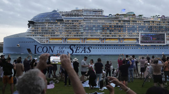 Najväčšia výletná loď na svete Icon of the Seas...