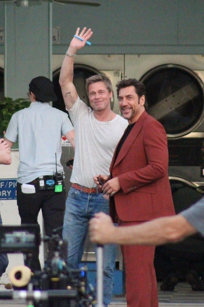 Herec Brad Pitt a jeho filmový kolega Javier...