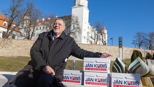Ján Kubiš odovzdal podpisy na svoju kandidatúru za Prezidenta
