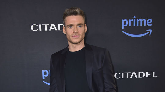 Herec Richard Madden na uvedení seriálu Citadel.