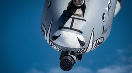 A10 Thunderbolt tankovanie za letu detail kanón