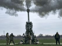 húfnica M777, vojna na Ukrajine, streľba, kanón, vojaci