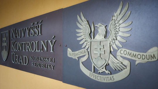 V riadení štátu dochádza k systémovým zlyhaniam a plytvaniu, ktoré spôsobuje miliónové škody, upozorňuje NKÚ