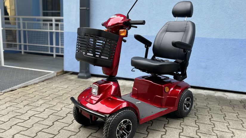 Elektrický skúter je určený pre ľudí s...