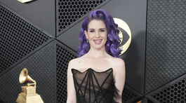 Speváčka Kelly Osbourne v kreácii Christian Siriano.