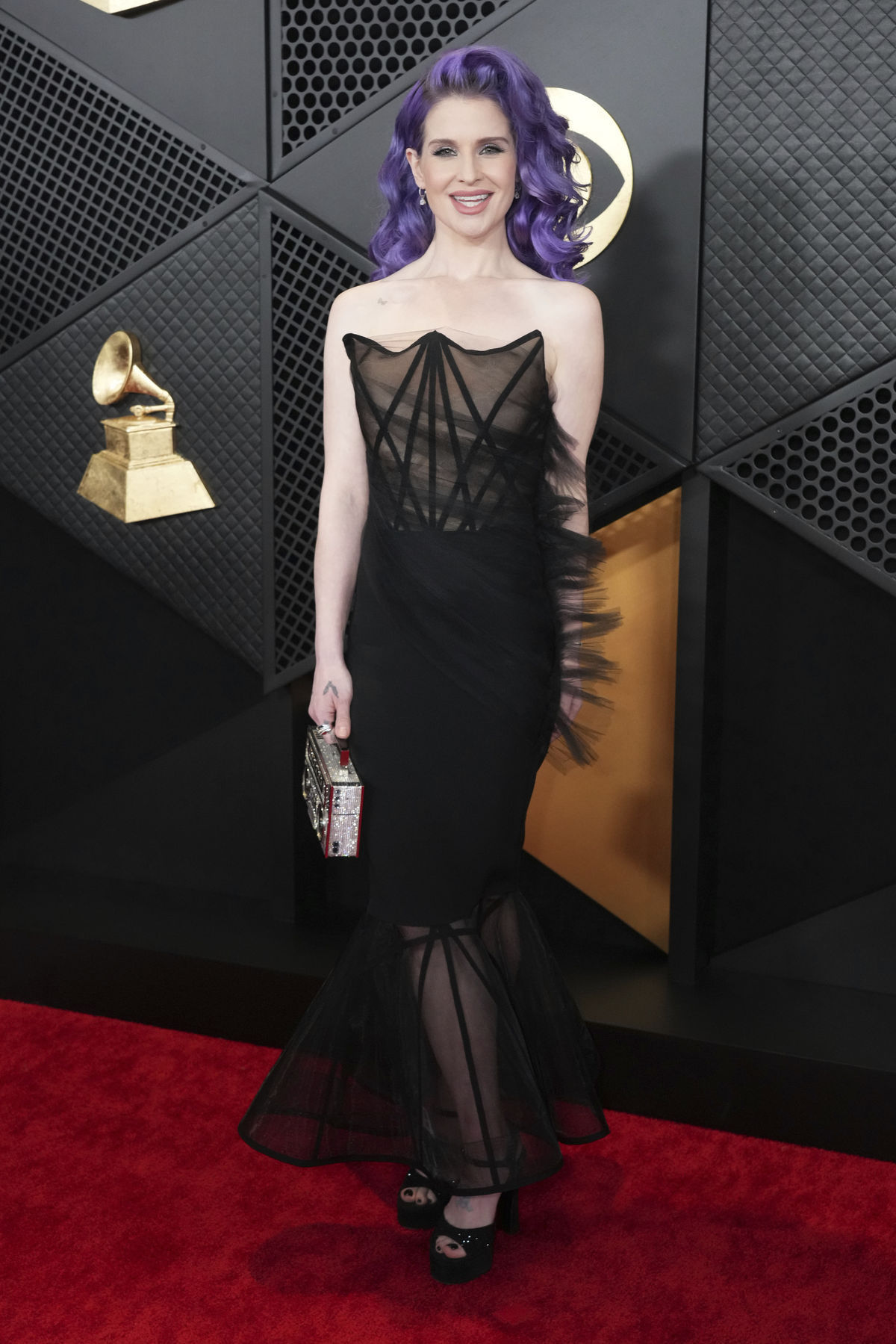 Speváčka Kelly Osbourne v kreácii Christian...