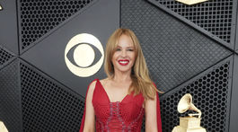 Speváčka Kylie Minogue prišla v kreácii Dolce & Gabbana.