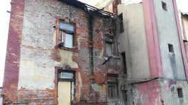 stopy po požiari, bytovka, Zvolen, Balkán