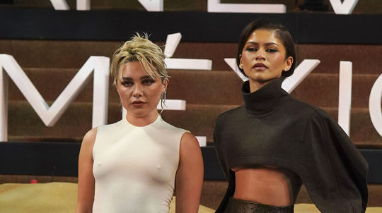 Herečky Florence Pugh (vľavo) a Zendaya...