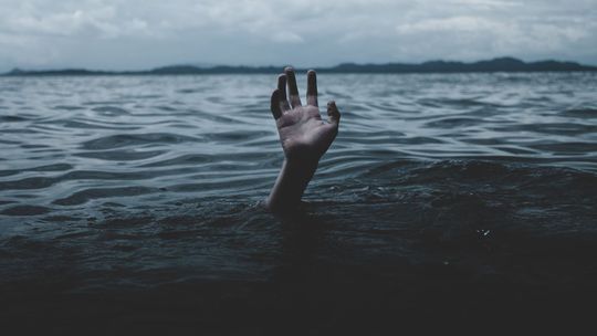 V rakúskom jazere Wolfgangsee sa utopil muž z Česka, snažil sa pomôcť deťom