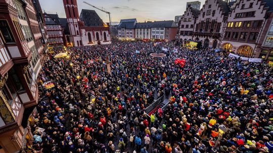 V Nemecku pokračovali protesty proti pravicovému extrémizmu, prišli tisíce ľudí