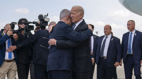 Biden v súkromí šomre na Netanjahua. Ten „blbec“ mu vraj dáva „pekelne zabrať“
