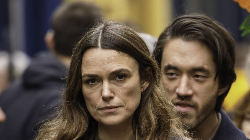 Keira Knightley a Andrew Koji v Londýne pri...