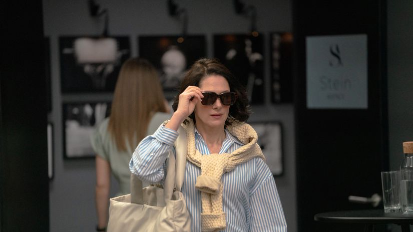 Klára Issová v seriáli Vytoč môjho agenta.