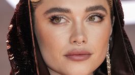Florence Pugh v kreácii Valentino