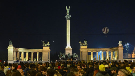 Tisíce Maďarov protestovali v Budapešti po afére amnestie v pedofilnej kauze