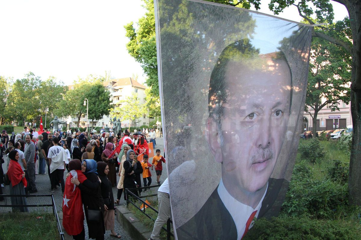 Mnohí Turci, ktorí žijú v Nemecku, patria k...