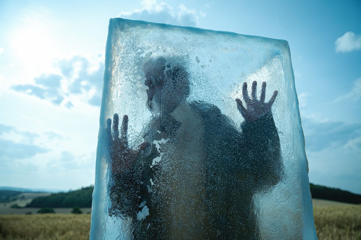 Záber zo seriálu To se vysvětlí, soudruzi!.