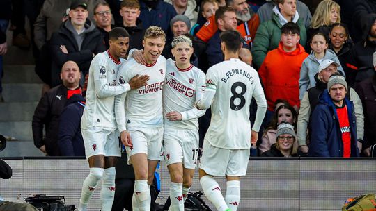 United rozhodli zápas v Lutone v úvodných minútach. Na chrbát im dýcha Brighton, ktorý zničil Sheffield