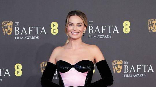 Herečka Margot Robbie prišla v kreácii Armani...