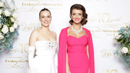 Speváčky Kristína Peláková (vľavo) a Ivana Regešová. 