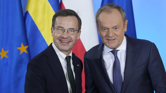 Tusk kritizoval zdržovanie vstupu Švédska do NATO zo strany Maďarska