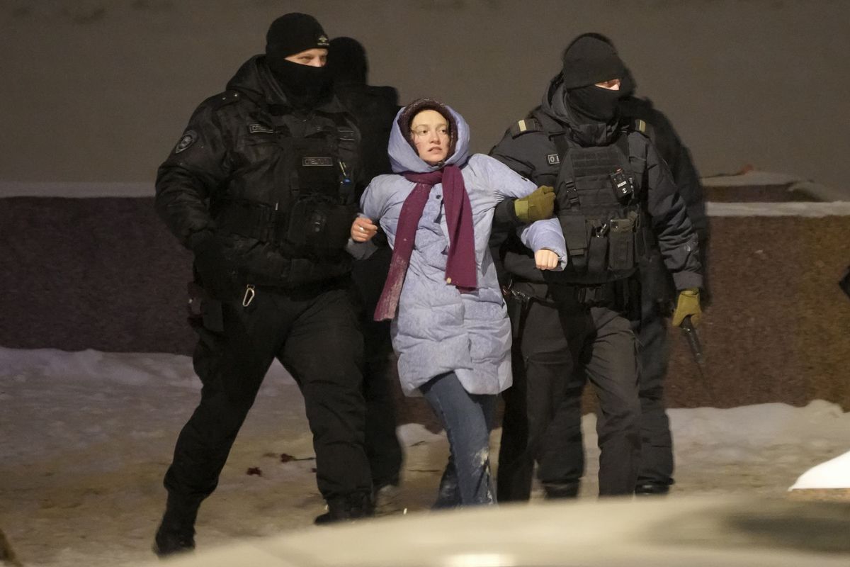 Policajti 16. februára 2024 zadržali ženu,...