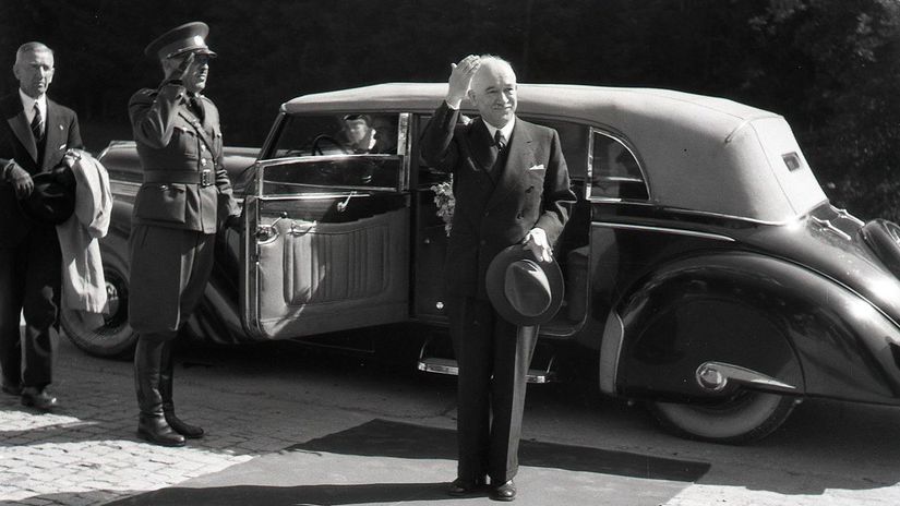 Edvard Beneš v Banskej Bystrici v auguste 1945,...