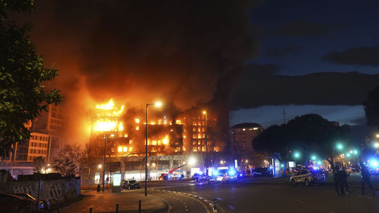 Požiar bytového domu vo Valencii na juhu Španielska si vyžiadal desať životov