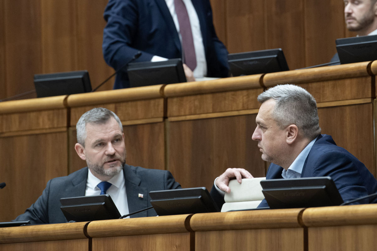 Na snímke zľava predseda Národnej rady (NR) SR...