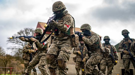Ak NATO pošle vojakov na Ukrajinu, vojna s ním bude nevyhnutná, reaguje Kremeľ. Stoltenberg sa vyjadril      