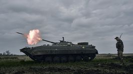 Russia Ukraine War BVP strieľa