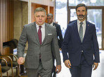 Premiér Fico zvolal bezpečnostnú radu a vládu, chce rokovať aj s koaličnými partnermi