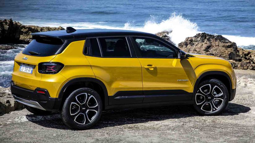 V porovnaní s Avengerom e-Hybrid má Avenger 4xe...