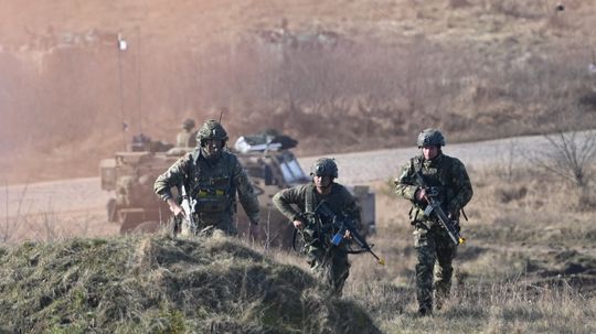 Neveríme, že Putin nezaútočí: Poľsko stavia bunkre a zákopy na hraniciach s Ruskom a Bieloruskom