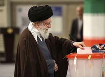 Irán politika voľby parlamentné Chameneí