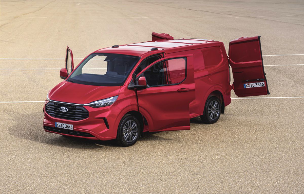 Nový Ford Transit Custom prichádza aj ako...